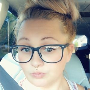 Meet your Posher, Holly